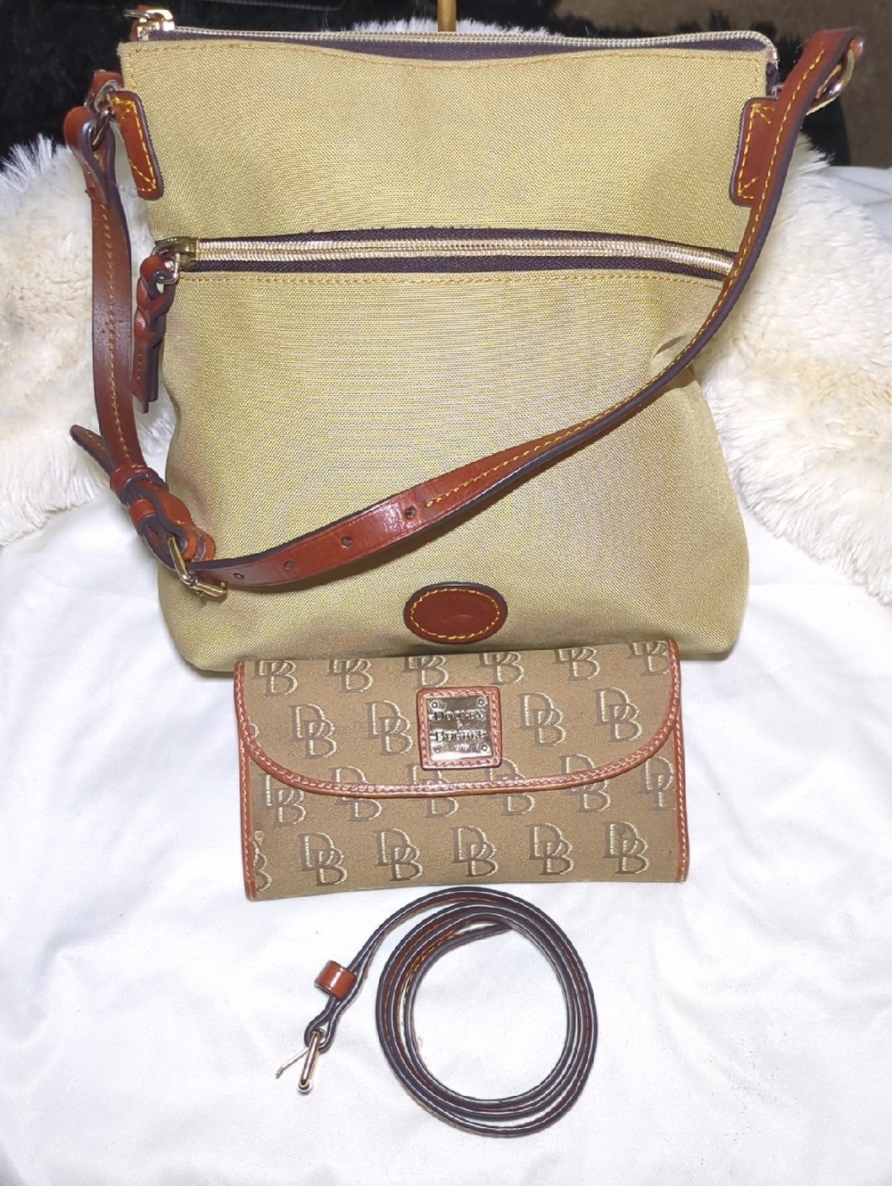 Dooney & Bourke Tan Canvas Crossbody W/Brown Leather Trim & Tan Logo Wallet $125